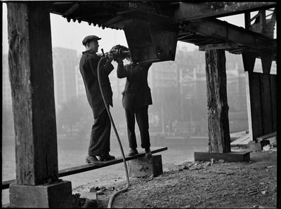 Sloop van Waterloo Bridge, Lambeth, Greater London Authority door Charles William Prickett