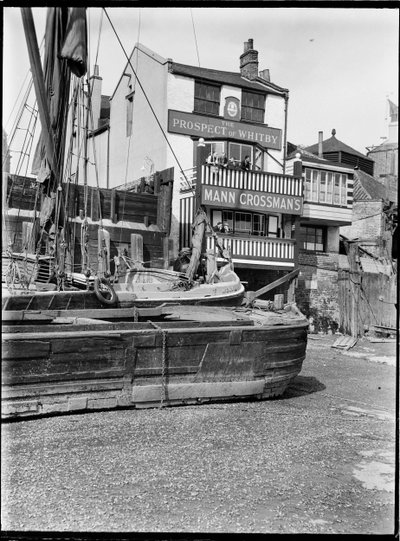 Prospect of Whitby, Wapping Wall, Wapping, Tower Hamlets, Greater London Authority, 1930s door Charles William Prickett