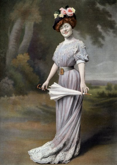 Franse comédienne Amelie Dieterle als Blanche in toneelstuk "La ponette", Parijs, foto door Cheri Rousseau uit krant "Le Theatre" 1 augustus door Cheri Rousseau