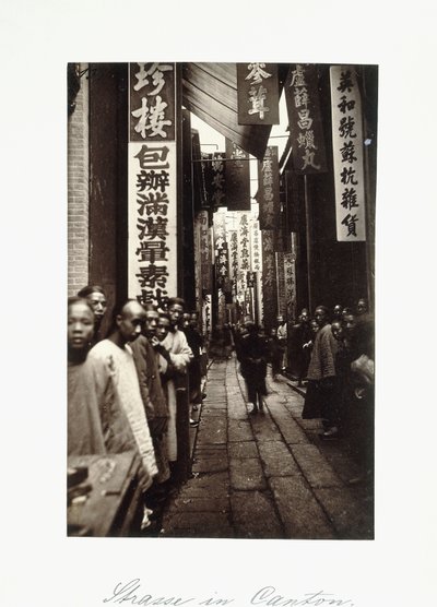 Straatscène in Canton, ca. 1870s door Chinese Photographer