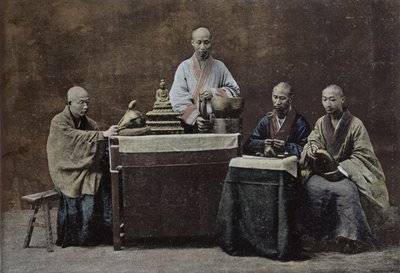 Een groep Chinese bonzen; gegraveerd en gedrukt door Gilot; 1896 door Chinese School