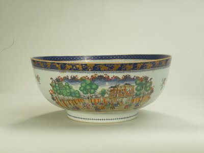 Famille rose punchkom met ovaal bladmotief dat de Grand Walk, Vauxhall Gardens in de jaren 1750 afbeeldt, Qianlong Periode (1736-95) ca. 1790 (keramiek) door Chinese School