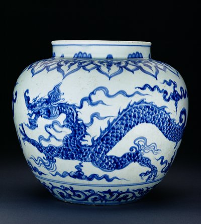 Bolvormige pot beschilderd met een draak door Chinese School