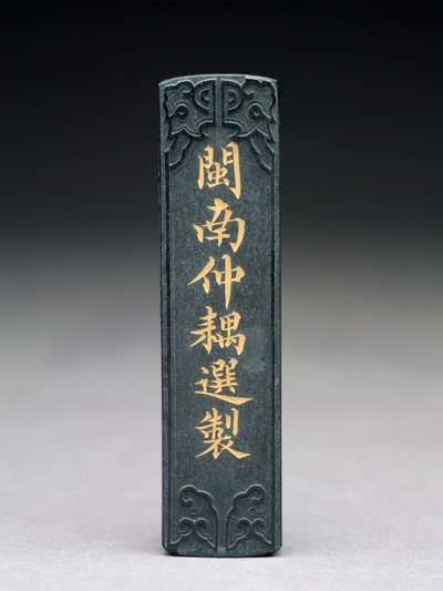 Inktstaaf met reliëfdecoratie door Chinese School