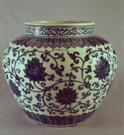 Grote blauw-witte Ming vaas met het Hsuan Te-merkteken, 1426-35 door Chinese School