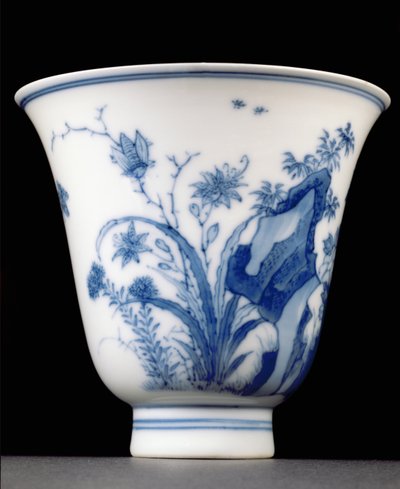 Half-eierschaal beker, Kangxi merk en periode 1662-1722 door Chinese School