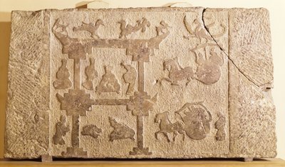Plaquette versierd met koetsen en mythische vogels, Han-dynastie door Chinese School