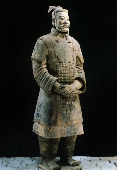 Terracottaleger krijger, Mausoleum van Keizer Qin Shi Huang, 3e eeuw v.Chr. door Chinese School
