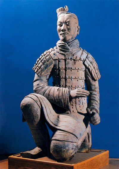 Terracottaleger krijger, Mausoleum van Keizer Qin Shi Huang, 3e eeuw v.Chr. door Chinese School