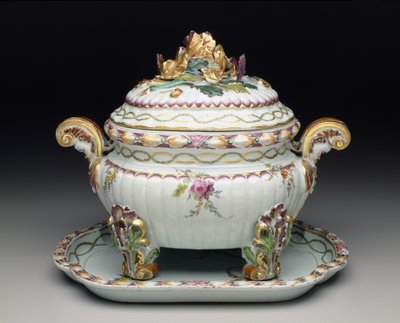 Terrine op standaard, ca. 1775 door Chinese School