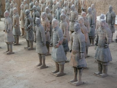 Xian Museum, terracotta krijgers uit het graf van keizer Shi Huangdi door Chinese School