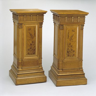 Sokkel door Christian and Gustave  Herter