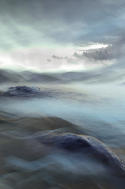 Misty Blue: abstract landschap door Christina Sillen