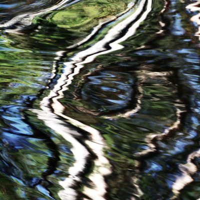Levendige waterweerspiegelingen door Christina Sillen