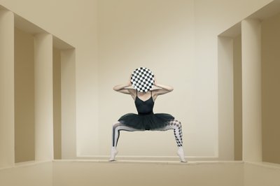 Ballerina met dambordpatroon door Christine von Diepenbroek