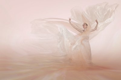 De beweging van de etherische danseres door Christine von Diepenbroek