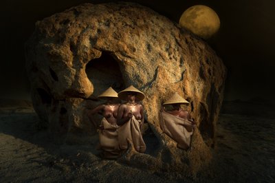 Stamvrouwen onder de maan door Christine von Diepenbroek