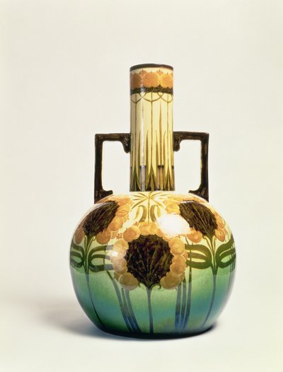 Vaas, versierd door Clarissa Ault, ca. 1890 door Christopher Dresser