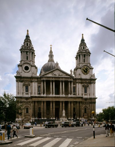 Uitzicht op de kathedraal van Saint Paul ontworpen door architect Christopher Wren door Christopher Wren