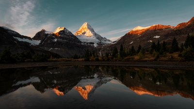 Weerspiegeling van de Gouden Berg door Chuanxu Ren