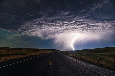 Bliksem slaat in op de Open Road door Chuanxu Ren