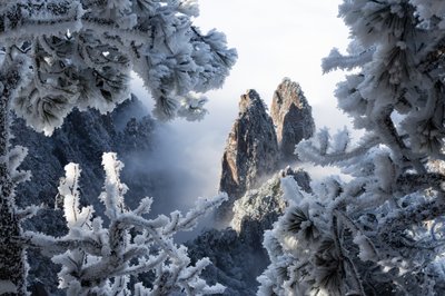 Majestueuze wintertoppen door Chuanxu Ren