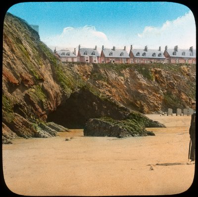 Strand en kliffen, Newquay, Cornwall, eind 19e of begin 20e eeuw door Church Army Lantern Department
