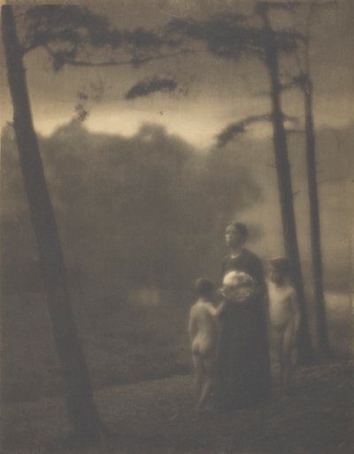 Avond—Moeder en jongens, 1905 door Clarence H White