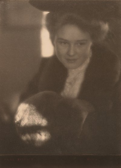 Meisje met mof, 1906 door Clarence H White