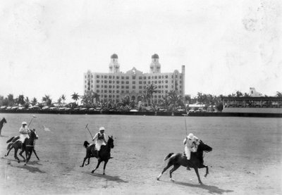 Polowedstrijd voor het Nautilus Hotel, Miami Beach, 18 maart 1928 door Claude C. Matlack