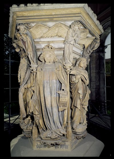 Koning David geflankeerd door Mozes en Jeremia, detail van de zeshoekige sokkel van de Put van Mozes door Claus and Malouel, Jean Sluter