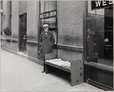 De blinde krantenverkoper, Frederick Rode en de zuidoostelijke hoek van Broadway & 41st St. door Company Byron