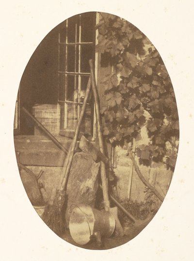 [Stilleven met tuingereedschap] door Comte Olympe Aguado