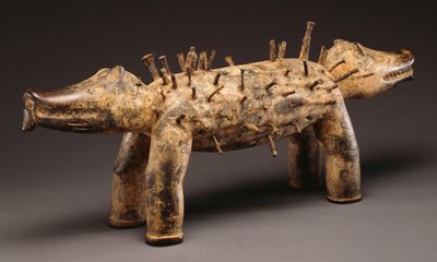 Een Kongo kracht hond figuur door Congolese Congolese
