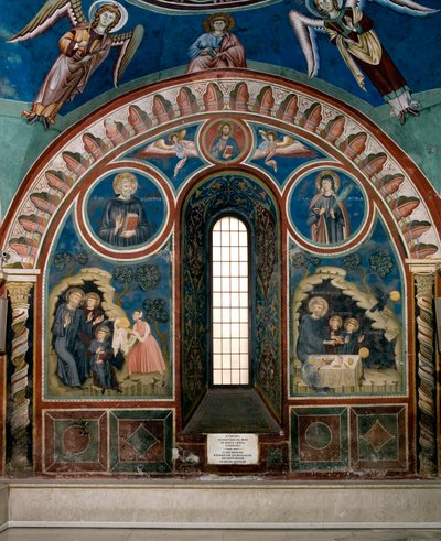 Verschillende episodes uit het leven van Sint Benedictus van Nursia: links reikt een vrouw een stuk vergiftigd brood aan Sint Benedictus, rechts neemt een raaf het brood en redt Sint Benedictus. Fresco door Meester Consolo, Onderkerk Klooster door Consolo 