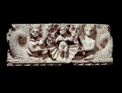 De geboorte van Venus (Aphrodite) (kalkstenen reliëf) door Coptic