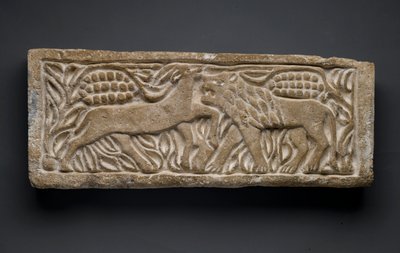 Leeuw die een antilope aanvalt, uit Egypte door Coptic Coptic