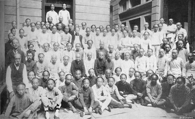 Zetters en drukkers, North China Daily News Office, 1910 door Cox Company Ltd