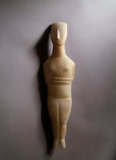 Schematische vrouwelijke figuur, wit marmer met oker inleg, 3200-2000 v.Chr. door Cycladic Cycladic