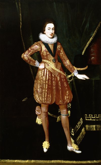 Portret van koning Karel I als de Prins van Wales, in volle lengte, voor een groene fluwelen draperie, met de Orde van Sint-George, een goudgeborduurde wambuis en broek, zijn linkerhand rustend naast zijn hoed op een tafel door Daniel Mytens