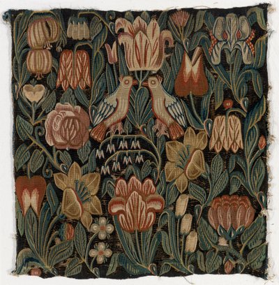 Wandtapijtkussenhoes met twee vogels tussen bloemen, gemaakt in Sleeswijk-Holstein, Denemarken, ca. 1690 door Danish School