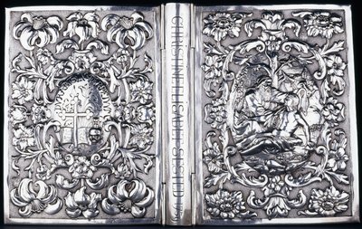 Boven- en onderboekomslag met loofwerk en een afbeelding van de barmhartige Samaritaan, 1740 door Danish School