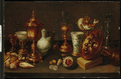 Stilleven met schelpen, met nautilus, vazen, glazen en koraaltakken door David II Ryckaert
