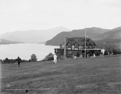 Lake Placid en Whiteface Mountain vanaf Stevens House, Adirondack Mountains, N.Y., ca. 1909 door Detroit Publishing Co.