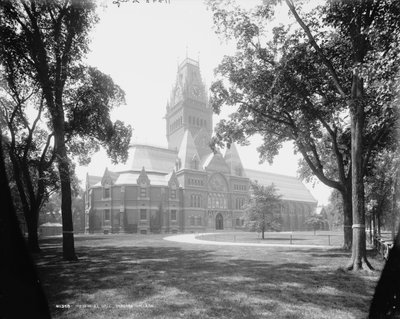 Memorial Hall, Harvard College, ca. 1899 door Detroit Publishing Co.