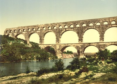 Romeinse brug over de Gard, gebouwd door Agrippa, Nîmes, Frankrijk door Detroit Publishing Co.