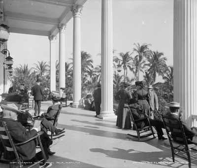 Veranda van het Hotel Royal Palm, Miami, Florida, c.1905 door Detroit Publishing Co.