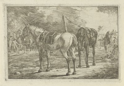 Twee gezadelde paarden bij een legerkamp door Dirk Langendijk