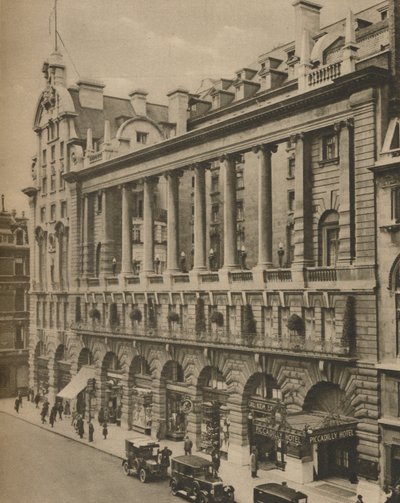 Zuidelijke Voorkant van het Piccadilly Hotel, Opgericht in 1908, ca. 1935 door Donald McLeish