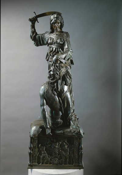 Judith en Holofernes. Bronzen beeldhouwwerk door Donatello